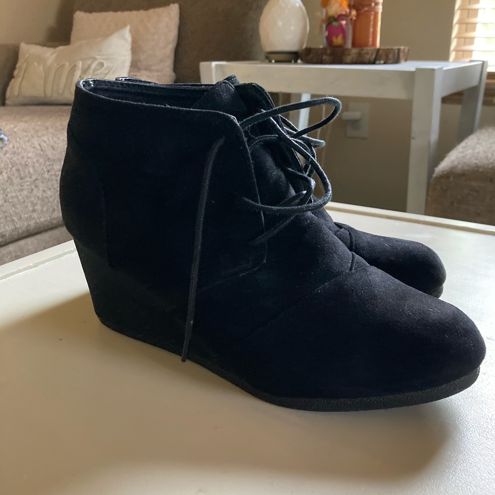 Women’s ankle booties size 7 1/2
